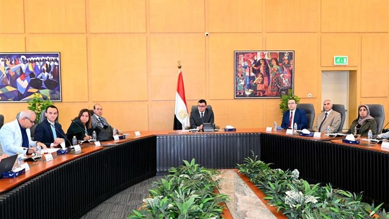 جانب من اجتماع الوزير