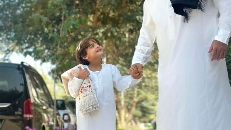 تامر حسني وابنه آدم