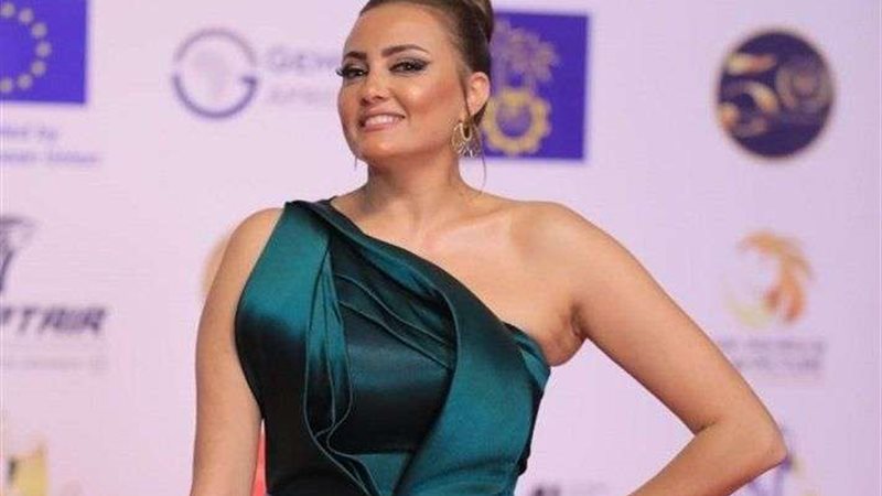 الفنانة بشرى