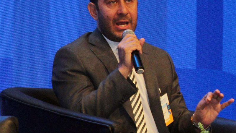 الفنان احمد شاكر