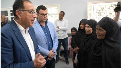 رئيس الوزراء يتفقد مجمع الخدمات الحكومية بقرية الشغب في الأقصر