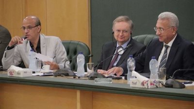 الزناتى: على أوروبا العمل على إنهاء التوترات في المنطقة والصراع ليس في صالح الشعوب