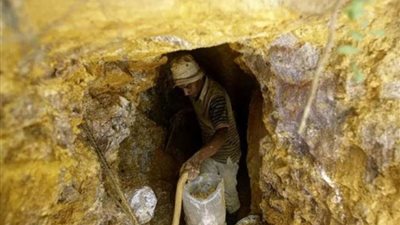 اكتشاف جبل ذهب في أسوان.. خبير يوضح