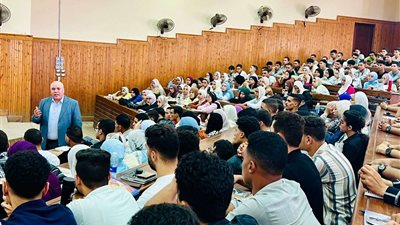 رئيس الدلتا التكنولوجية يتابع انتظام العملية التعليمية للطلاب الجُدد