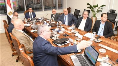 تخدم 11 محافظة.. وزير الإسكان يتابع تنفيذ مشروعات الخطة الاستراتيجية لتحلية مياه البحر حتى عام 2050