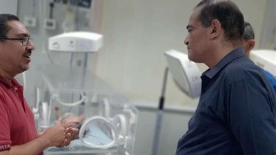 خلال جولة تفقدية مفاجئة.. وكيل صحة الوادي الجديد يتابع سير العمل في الوحدات الصحية بقرى الخارجة