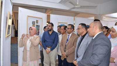 الفنون الجميلة بأسيوط تُنظّم معرضًا فنيًا بعنوان 