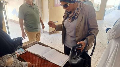 ضمن جولاتها الميدانية.. مدير إدارة المعصرة التعليمية تتفقد عدد من المدارس