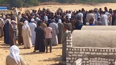 أهالي أسيوط يشيعون جثمان الطالبة هاجر ياسر إحدى ضحايا أتوبيس جامعة الجلالة