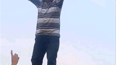 حقيقة فيديو محاولة انتحار سائق من أعلى كوبري بالشرقية