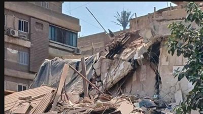 انهيار جزئي لعقار قديم من 3 طوابق بالسيدة زينب