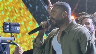 عاجل | حفل تامر حسني يتوقف فجأة بسبب حالات إغماء