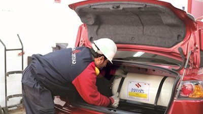 دليل شامل.. كيفية تحويل سيارتك للعمل بالغاز الطبيعي بعد ارتفاع أسعار البنزين