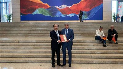 وزير السياحة والآثار يبحث تعزيز التعاون الثقافي مع متحف الصين الوطني للفنون والحرف