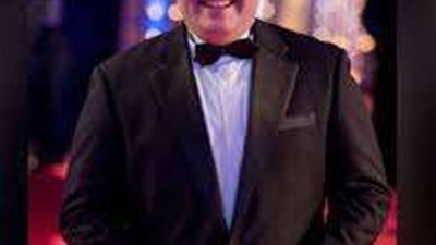 شريف باهر يطلب الدعاء لوالدته بعد نقلها للعناية المُركّزة