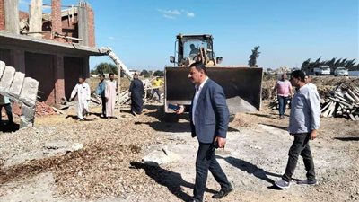 محافظ الشرقية يأمر بإزالة مبنى مخالف بقرية جزيرة سعود