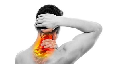 أسرار آلام الرقبة.. أسباب غير متوقعة ومخاطر يجب الانتباه لها