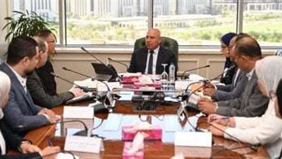 وزير الصناعة يبحث مع رئيس شركة تكنولوجيا الحديد إنشاء مصنع لإنتاج الأبواب المصفحة