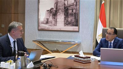 وزير البترول يستعرض عدداً من ملفات العمل أمام رئيس الوزراء