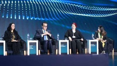 عبد الغفار: القيادة تولي اهتمامًا بالغًا للاستثمار في العمر الصحي بين كبار السن