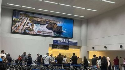 مصر ترسل شحنة ثالثة من المساعدات الإغاثية إلى لبنان وتواصل إجلاء مواطنيها