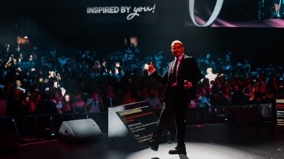 عمرو دياب يشعل دبي بحفل أسطوري (صور)