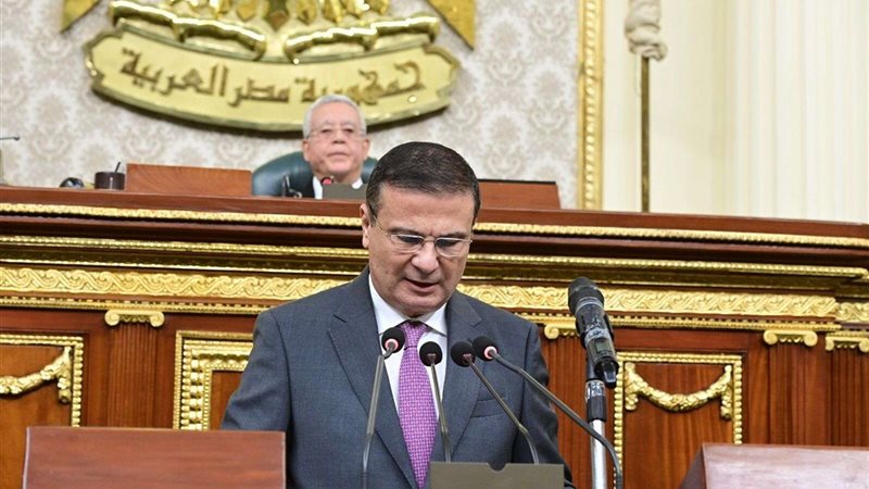 وزير الزراعة يستعرض