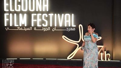 على الريد كاربت.. أبرز إطلالات الفنانين بمهرجان الجونة السينمائي (صور)