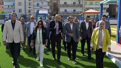 رئيس الوزراء يتفقد 