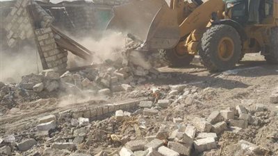 إزالة 12 حالة تعد على الأراضي زراعية وأملاك الدولة بمراكز أسيوط