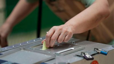 الحزب الحاكم في اليابان يتعرض للخسائر في انتخابات مجلس النواب