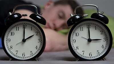 مصر تستقبل التوقيت الشتوي.. كل ما تحتاج معرفته عن تغيير الساعة ومواقيت الصلاة