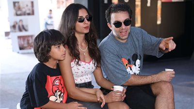 شريف رمزي وزوجته يخطفان الأنظار في الجونة