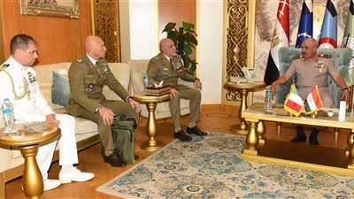 الفريق أحمد خليفة رئيس أركان حرب القوات المسلحة يلتقي قائد القوات البرية الإيطالية