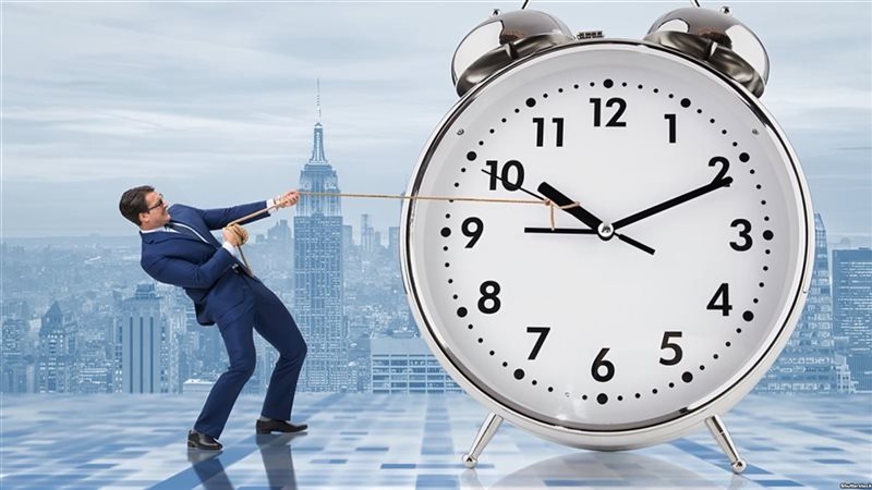 نعود ساعة إلى الوراء..