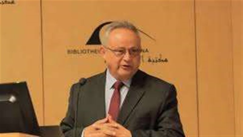 الدكتور أحمد زايد