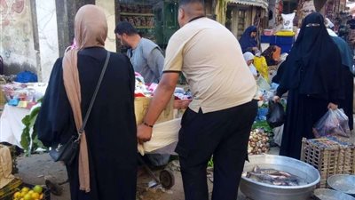 رفع إشغالات ثابتة ومتحركة بشوارع مدينة بدر