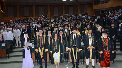 جامعة أسيوط تشهد حفل تخرج الدفعة السابعة من كلية طب الأسنان