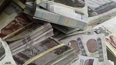 ازدحام على ماكينات الصرف بالتزامن مع صرف معاشات نوفمبر وتطبيق التوقيت الشتوي