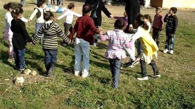 الهواتف الذكية تقضي على الألعاب الشعبية وتُسبب عزلة اجتماعية للأطفال