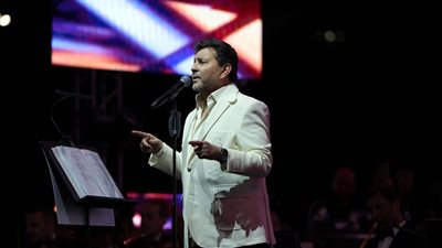 هاني شاكر وتامر عاشور يتألقان في حفلات موسيقية ضخمة بالكويت