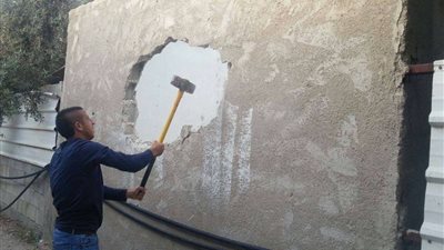 الاحتلال الإسرائيلي يجبر  مقدسي على هدم بيته بيده