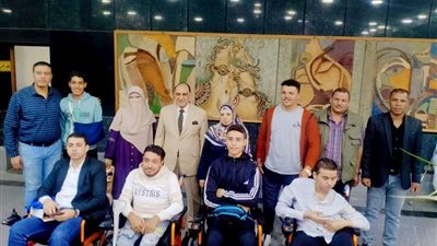 جامعة الزقازيق تقوم بتسليم كراسٍ متحركة وأطرافا صناعية لعدد من الطلاب ذوي الهمم