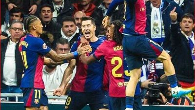 برشلونة يواصل تربعه على قمه الدوري الإسباني بثلاثية في شباك إسبانيول