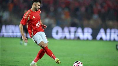 طبيب الأهلي يكشف حجم إصابة مدافع الفريق