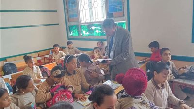 وكيل تعليم البحيرة يتابع ميدانيا سير العملية التعليمية وانتظام الدراسة بمدارس دمنهور