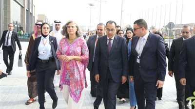 رئيس الوزراء يفتتح المعرض المقام على هامش المنتدى الحضري العالمي