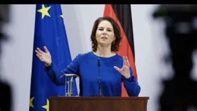 وزيرة الخارجية الألمانية تصل كييف وتؤكد استمرار الدعم إلي أوكرانيا