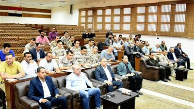 محافظ البحيرة تعقد اجتماعاً لمتابعة معدلات تنفيذ مشروعات حياة كريمة