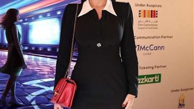 بفستان يتخطي 190ألف جنية .. درة تخطف الأنظار في مؤتمر مهرجان القاهرة السينمائي